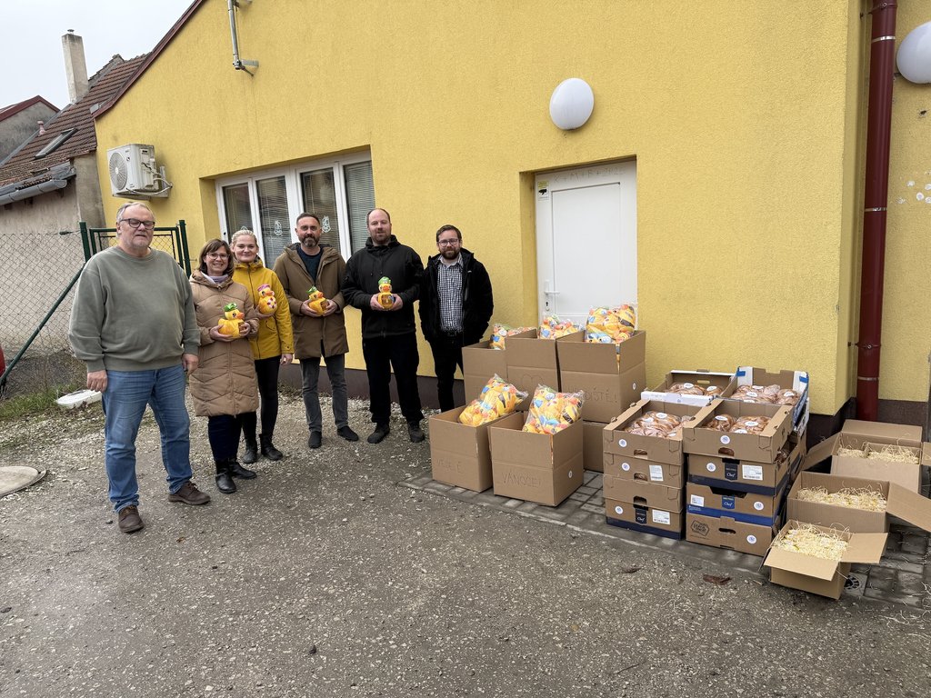 Piráti pomáhají! Opět jsme předali vánočky a plyšáky charitě