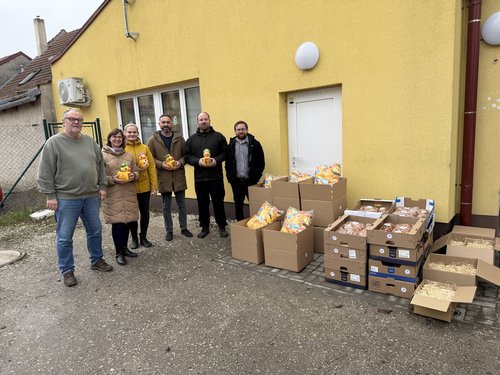 Piráti pomáhají! Opět jsme předali vánočky a plyšáky charitě